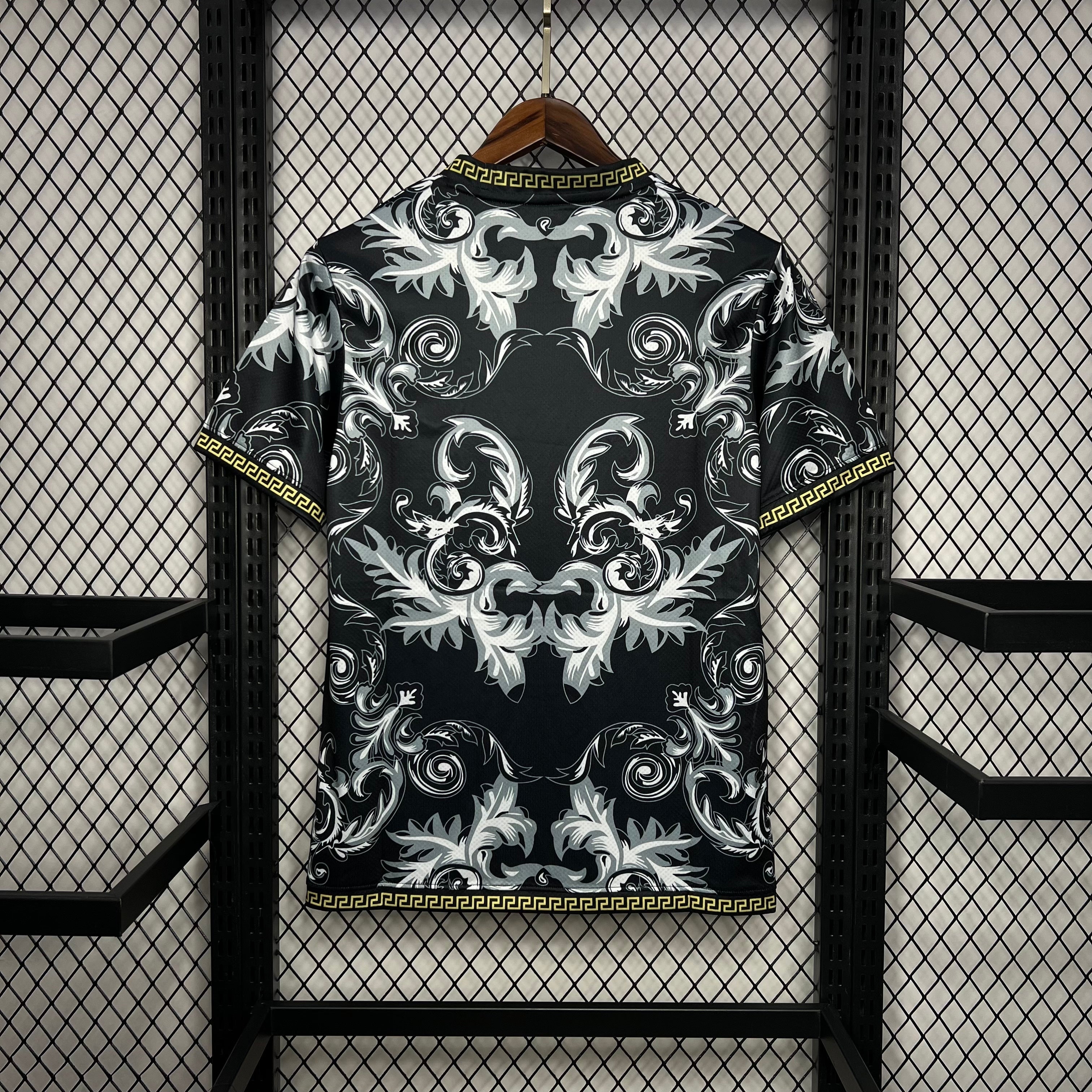 איטליה חולצת ספיישל וורסאצה שחורה VERSACE
