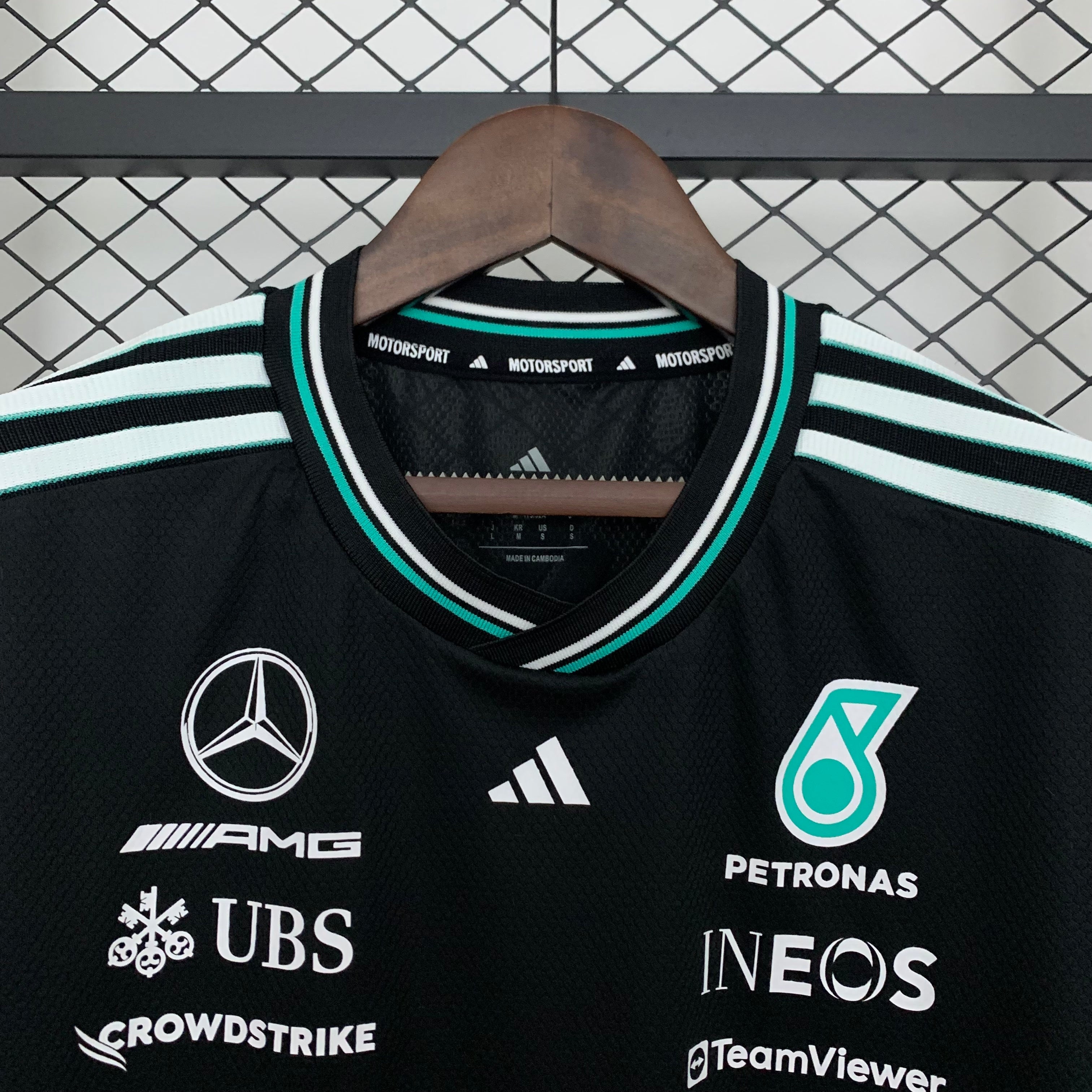 חולצת פורמולה 1 - Adidas Mercedes-AMG Petronas Team 2025 שחורה