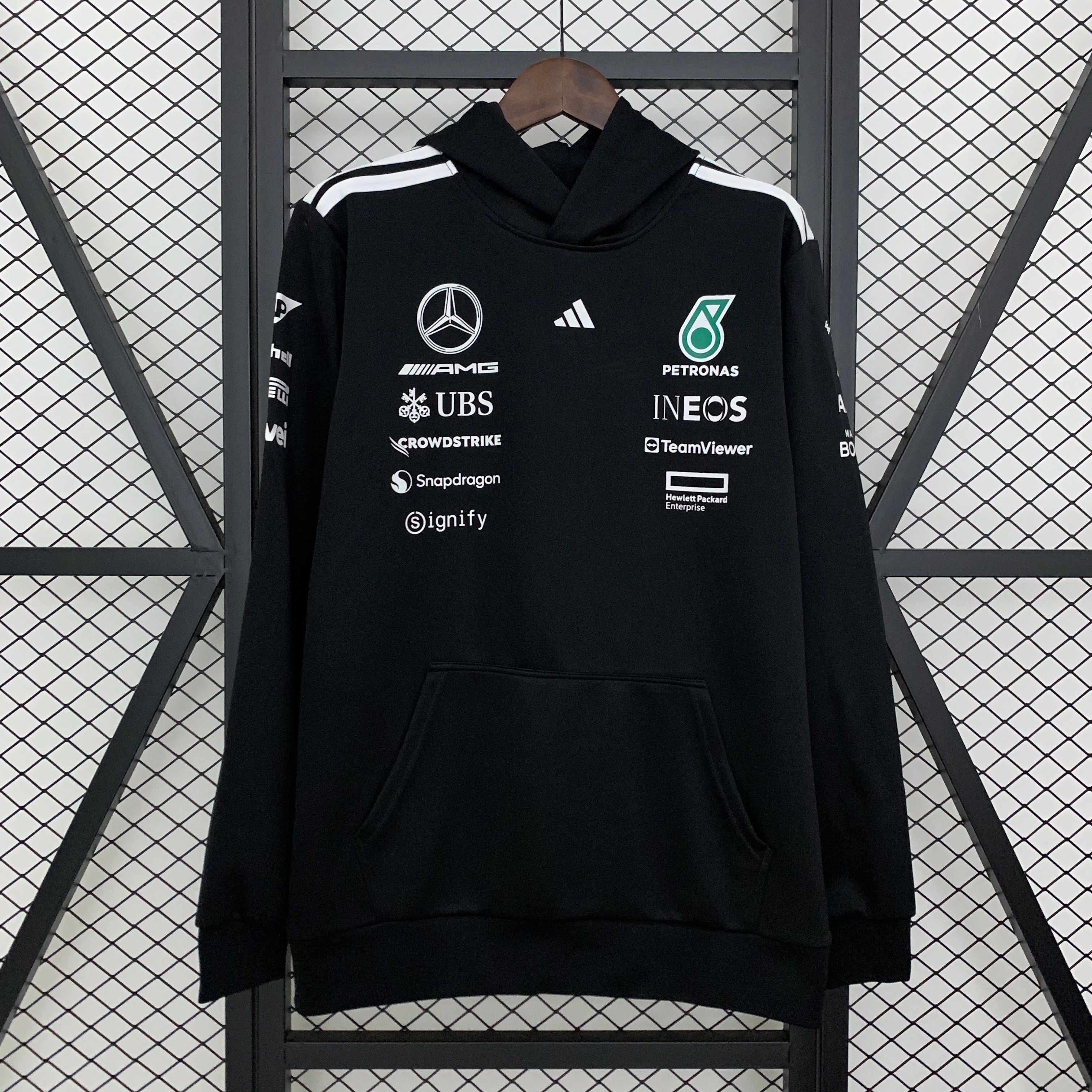קפוצ'ון פורמולה 1 - Adidas Mercedes-AMG Petronas Team 2025 שחורה