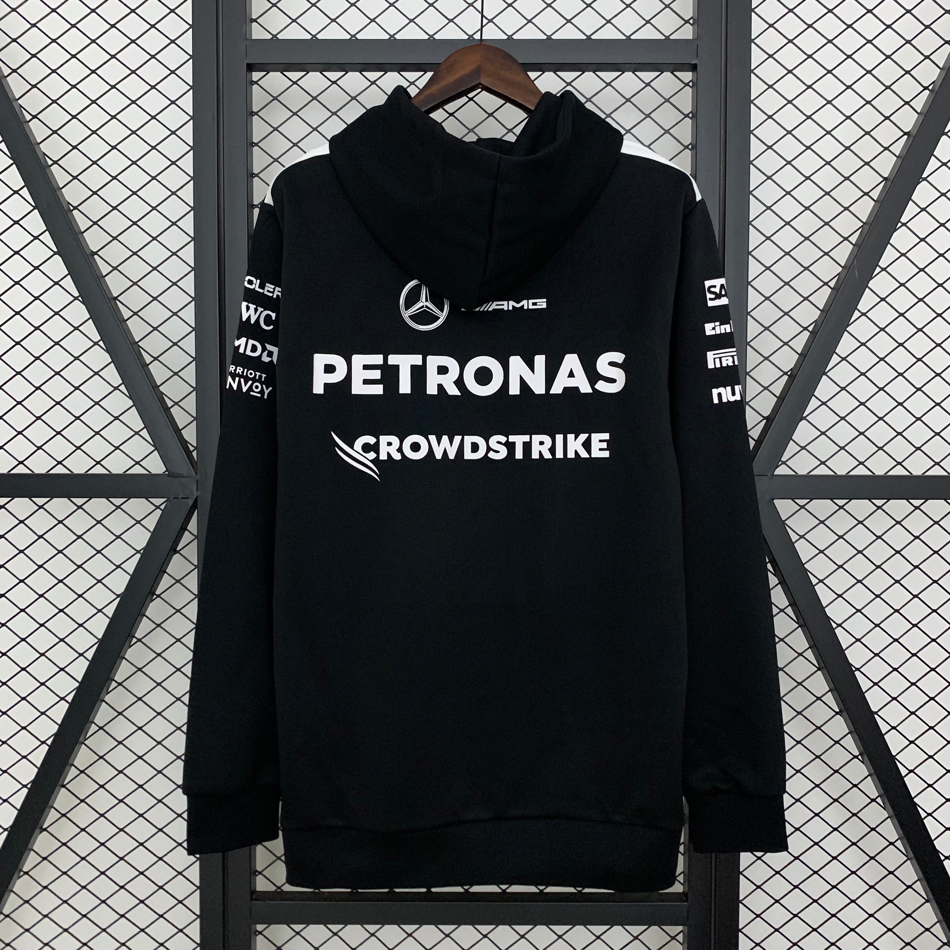 קפוצ'ון פורמולה 1 - Adidas Mercedes-AMG Petronas Team 2025 שחורה