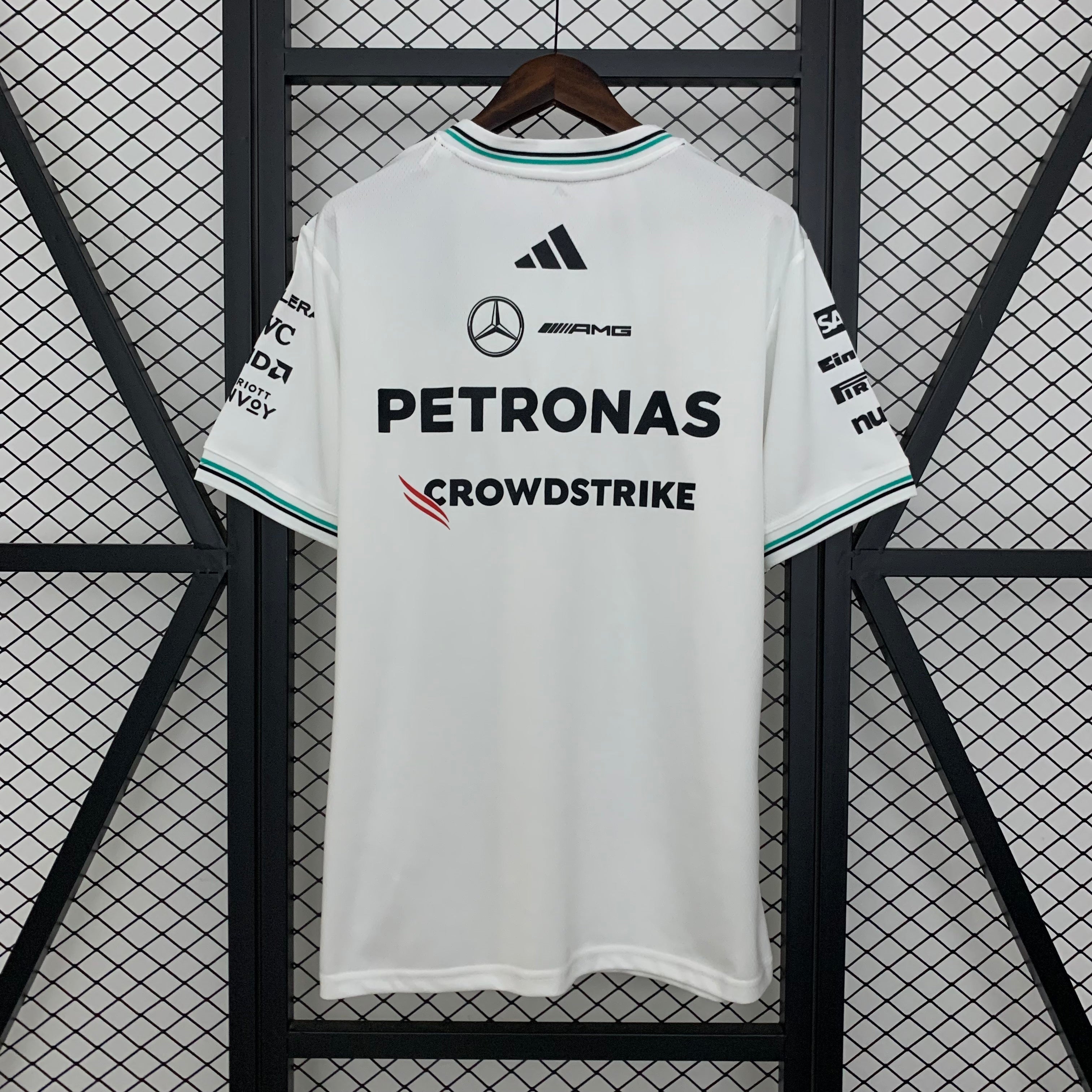 חולצת פורמולה 1 - Adidas Mercedes-AMG Petronas Team 2025 לבנה