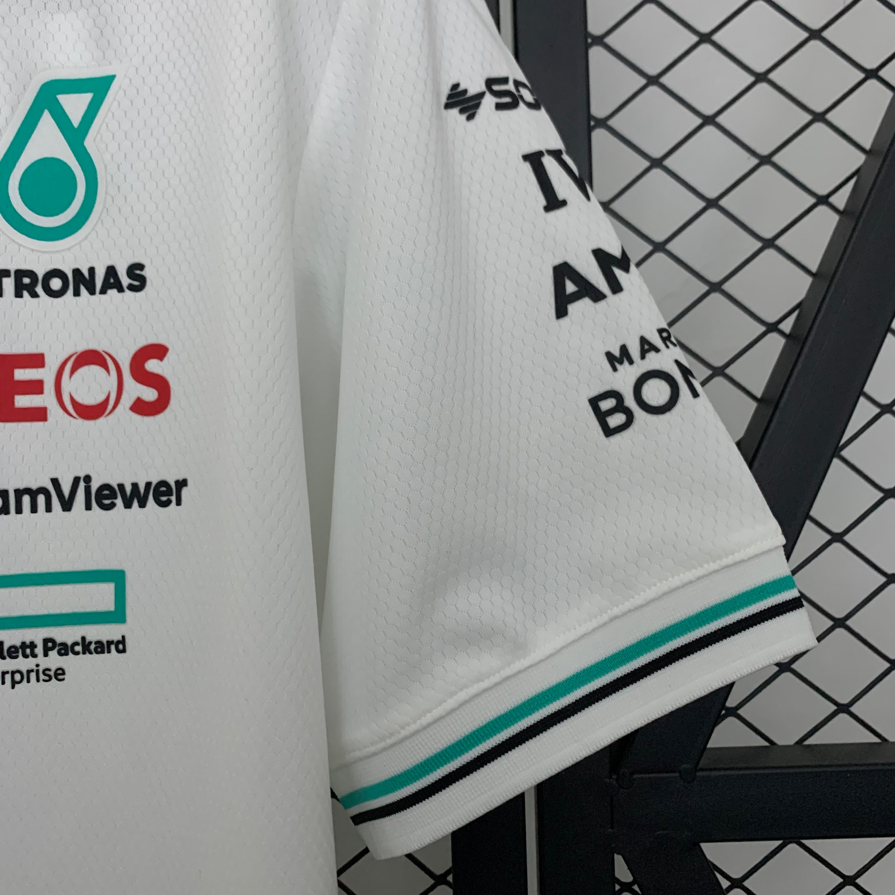 חולצת פורמולה 1 - Adidas Mercedes-AMG Petronas Team 2025 לבנה